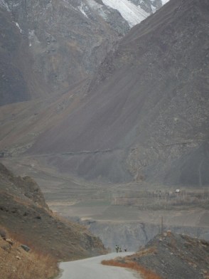 Military patrol in the mountains, Dec 2014