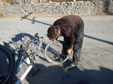 Discovering the split rim, 30 kms from Khorog, 5 Dec 14