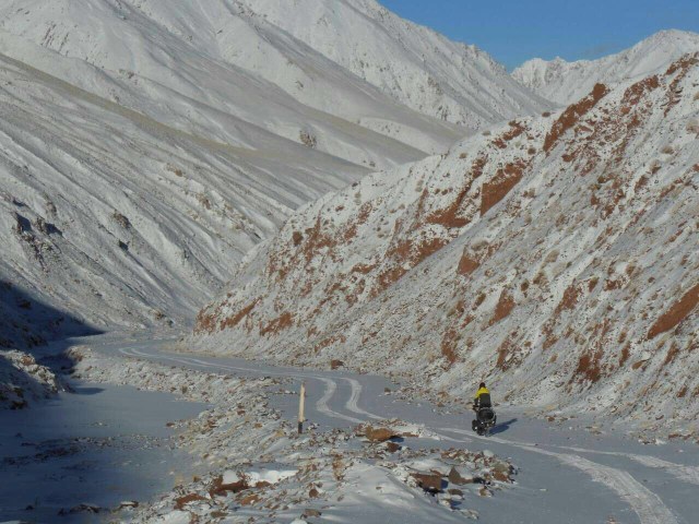 Skidding down the mountain, 26 Dec 14