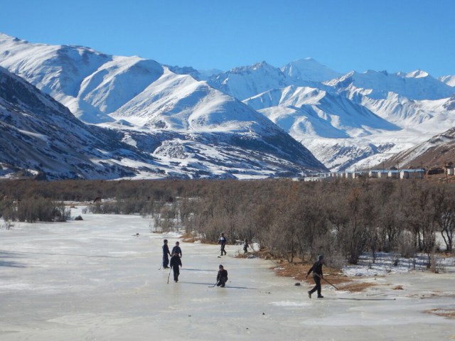Ice hockey in Nura, 28 Dec 14