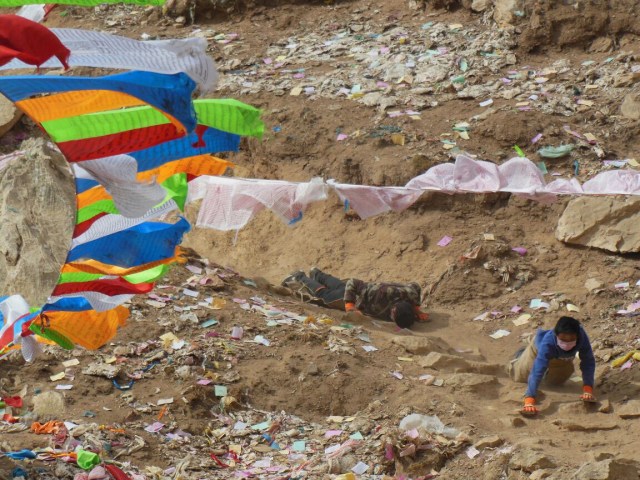 Pilgrims, Yushu, 3 Feb 15