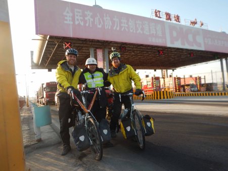 Motorway riding in Xinjiang - far more casual than in other parts of China! 8 Jan 15